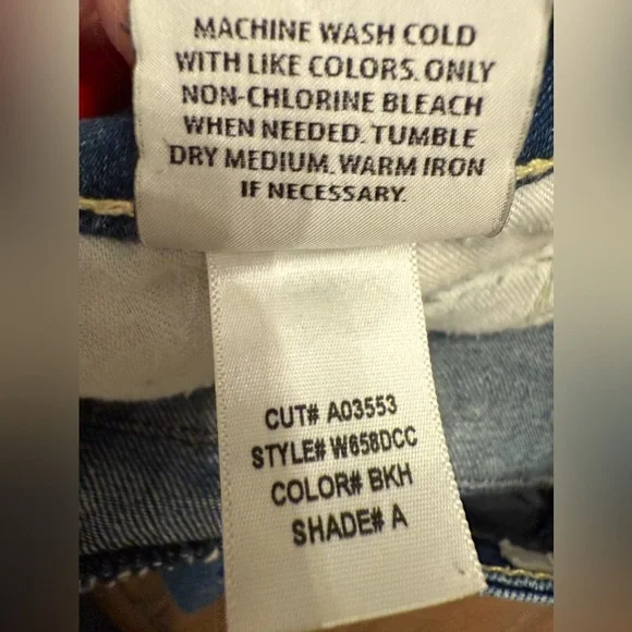 Hudson distressed straight leg cuffed woman’s jeans size 24. - Picture 10 of 10